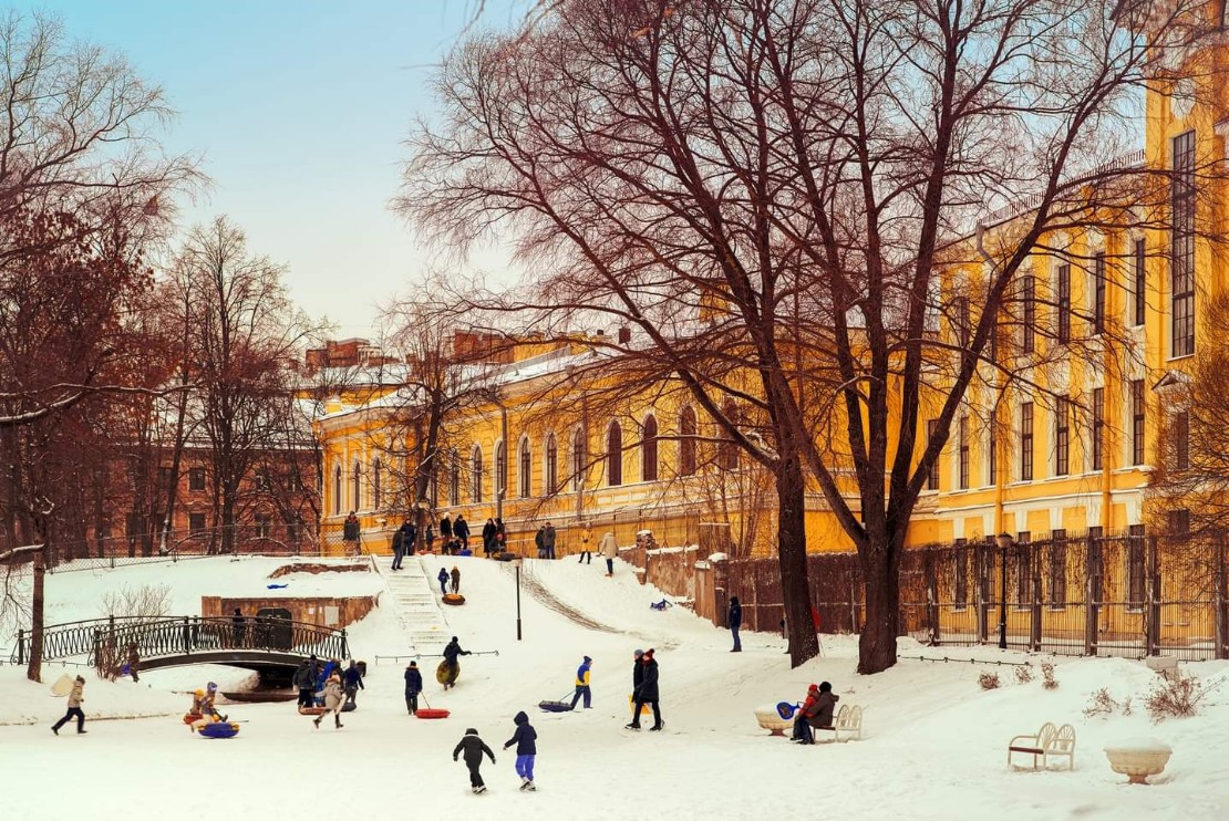 горка в центре Питера, в Юсуповском саду